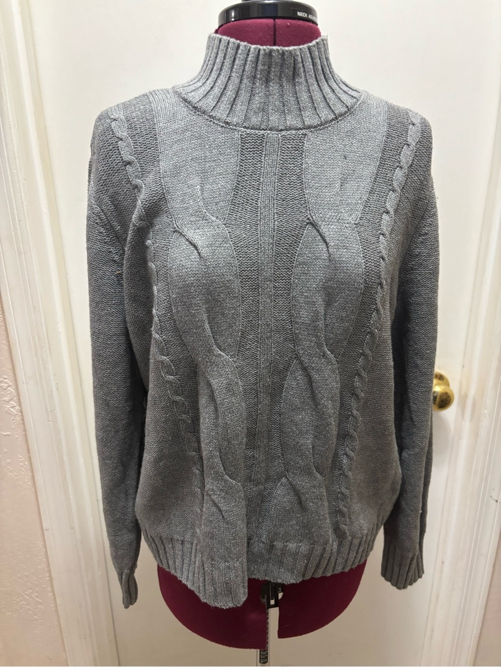 EUC Calvin Klein Gray Cable-Knit Mock Neck Sweater - Unbranded, Size XL